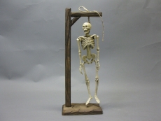 Gusseisen Skelett am Galgen 38cm