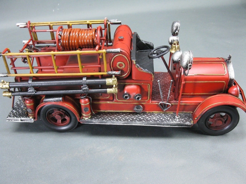 41 cm lang Deko Dekoration Modell NEU Feuerwehr Blechmodell Blechauto groß ca 